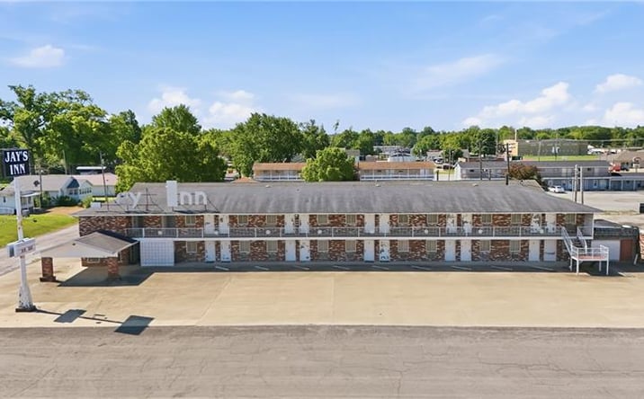 Pictures of Hospitality property located at 720 Gochenour St, Vandalia, IL 62471 for sales - image #1