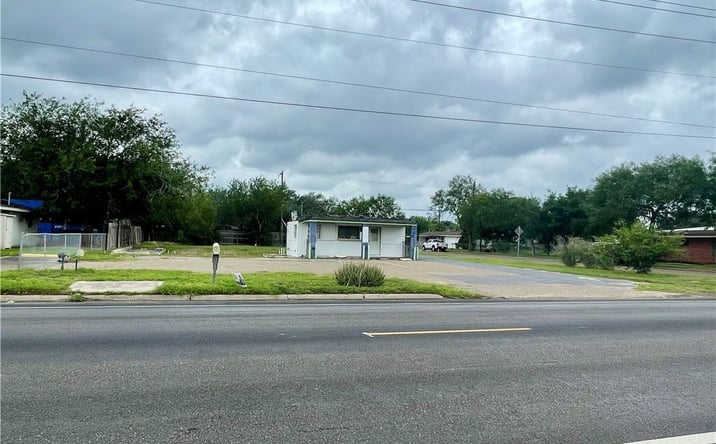 Pictures of Land property located at 1001 S Veterans Boulevard, Edinburg, TX 78539 for sales - image #1