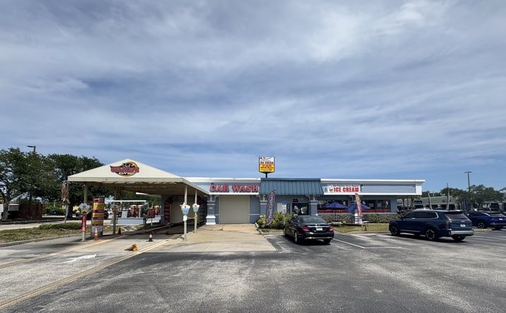 Pictures of Retail property located at 110 S Courtenay Pkwy, Merritt Island, FL 32952 for sales - image #1