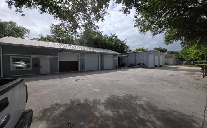 Pictures of Industrial property located at 806 11TH DR SW, VERO BEACH, FL 32962-4434 for sales - image #1