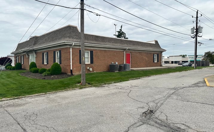 Pictures of Retail, Office property located at 2152 E County Line Rd, Indianapolis, IN 46227-6330 for sales - image #1