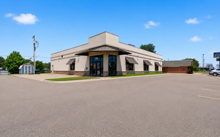 Pictures of Retail property located at 2113 S Air Depot BLVD, Midwest City, OK 73110 for sales - image #1