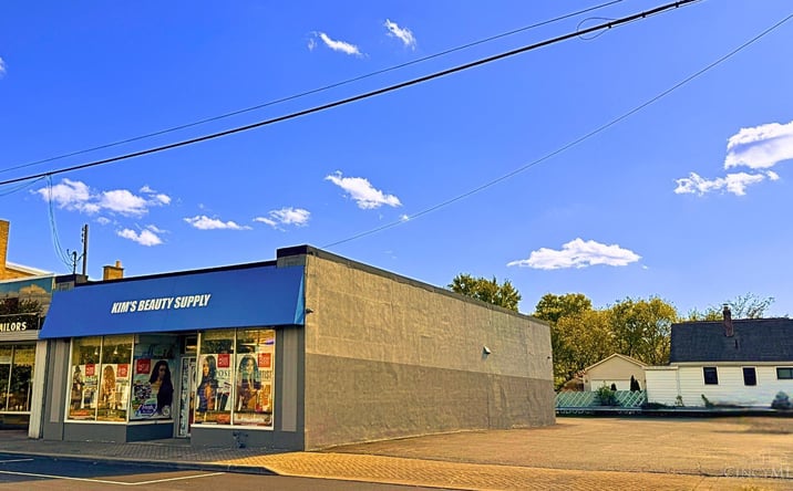 Pictures of Retail property located at 1829 West Galbraith Road, Cincinnati, OH 45239 for sales - image #1