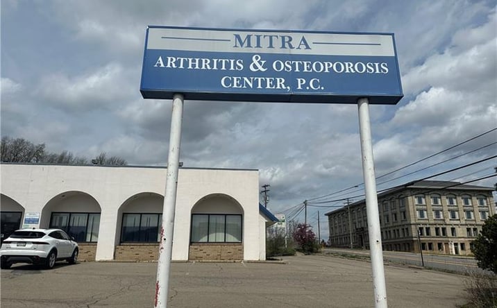 Pictures of Office property located at 5 Lyn-Mar Plaza, Homeacre-Lyndora, PA 16045 for sales - image #1