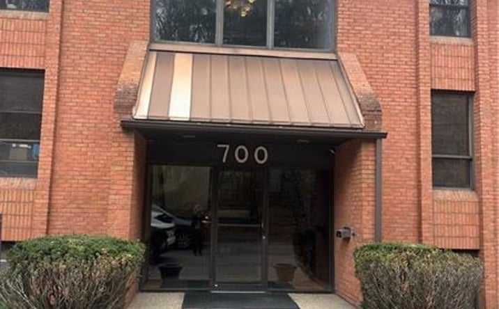 Pictures of Office property located at 708 Mcknight Park Dr, Pittsburgh, PA 15237 for sales - image #1