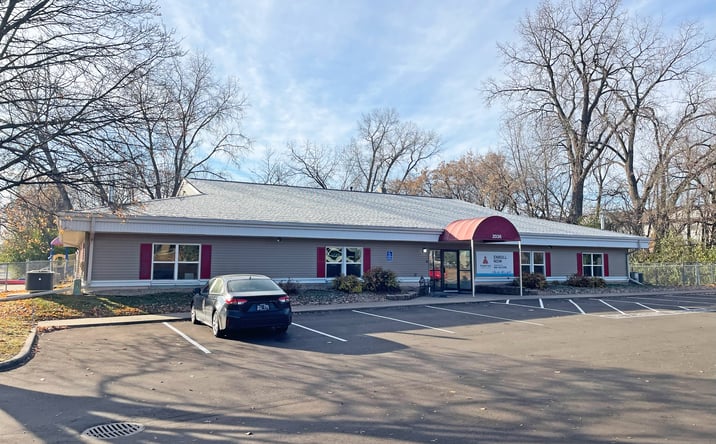 Pictures of Retail property located at 2036 COUNTY RD D E, MAPLEWOOD, MN 55109 for sales - image #1