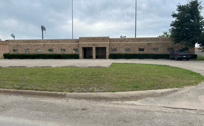 Pictures of Office, Industrial property located at 2462 East Long Avenue, Fort Worth, TX 76106 for sales - image #1