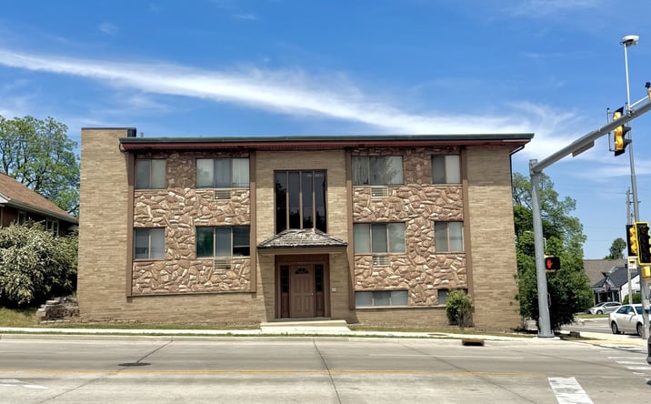 image of property at 9204 W LINCOLN AVE West Allis WI 53227-2347