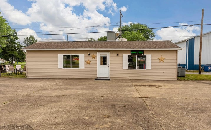 Pictures of Retail property located at 108 N 4TH Street, Elkville, IL 62932 for sales - image #1