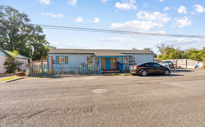 Pictures of Retail, Multifamily property located at 153 W Beech Ave, Hermiston, OR 97838 for sales - image #1