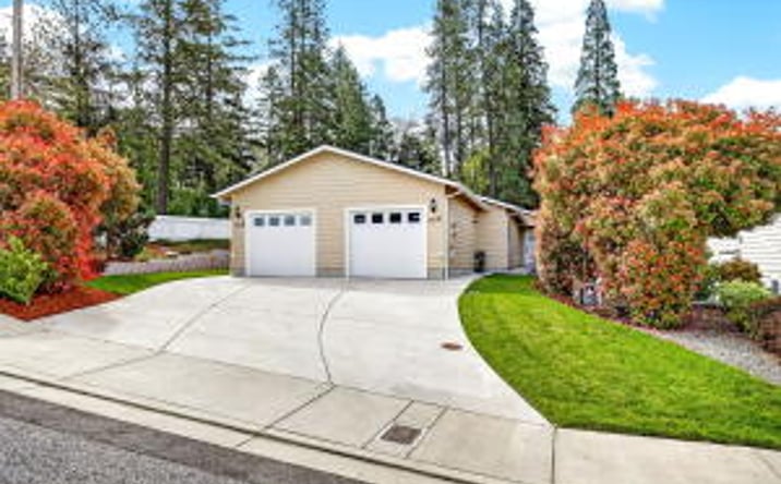 Pictures of Multifamily property located at 3001 University Road, A & B, Grants Pass, OR 97527 for sales - image #1