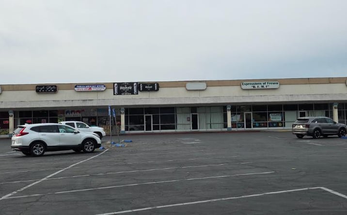 Pictures of Retail property located at 5686 E. Kings Canyon Rd. Fresno Ca. 93727, Fresno, CA 93727 for sales - image #1