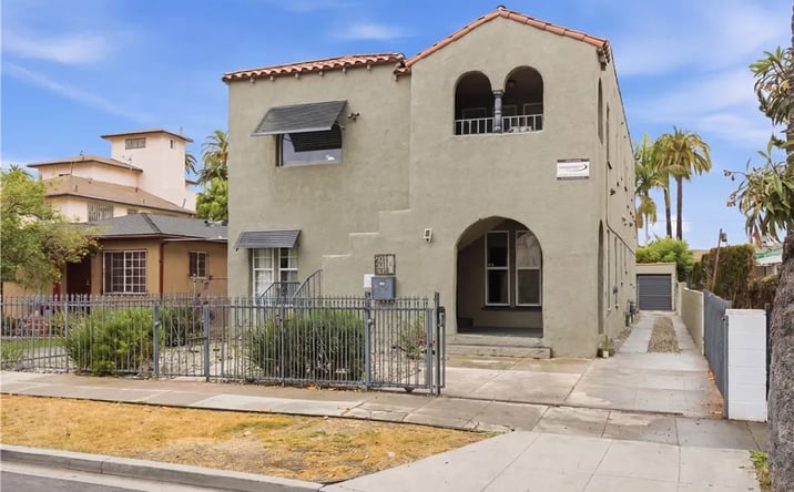 Pictures of Multifamily property located at 2911 S Palm Grove Avenue, Los Angeles, CA 90016 for sales - image #1