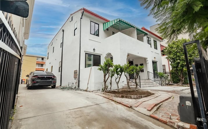 Pictures of Multifamily property located at 351 S Catalina Street, Los Angeles, CA 90020 for sales - image #1