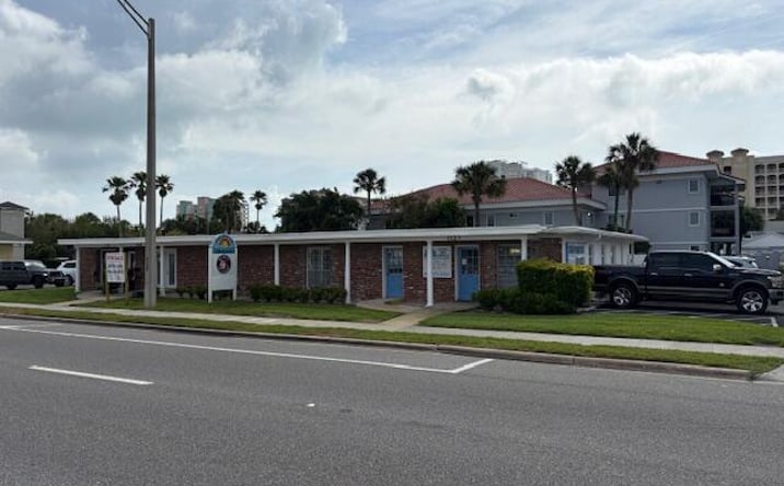 Pictures of Retail property located at 1131 3RD Street N, Jacksonville Beach, FL 32250 for sales - image #1