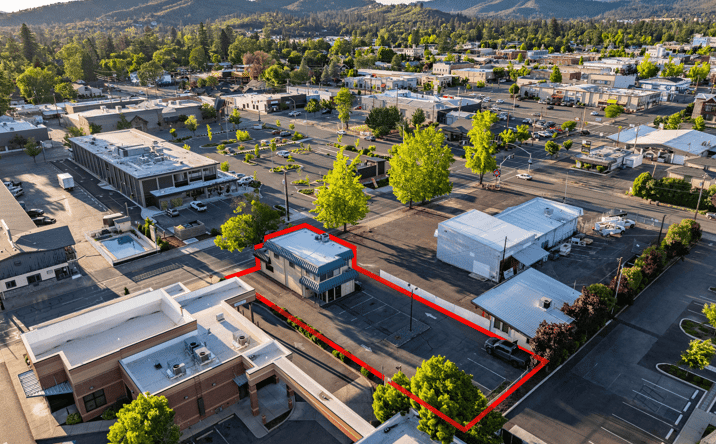 Pictures of Office property located at 735 Southeast 7th Street, Grants Pass, OR 97526 for sales - image #1