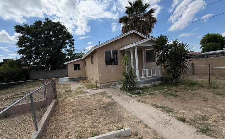 Pictures of Multifamily property located at 113 Harris Drive A & B, Bakersfield, CA 93308 for sales - image #1