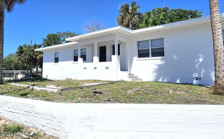 Pictures of Multifamily property located at 419 N Peninsula Drive, Daytona Beach, FL 32118 for sales - image #1