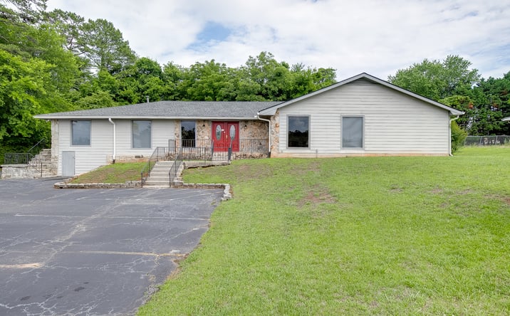 Pictures of Office property located at 3274 STONE MOUNTAIN HWY, SNELLVILLE, GA 30078-4123 for sales - image #1