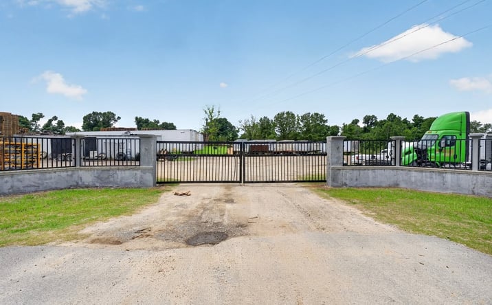 Pictures of Industrial property located at 3809 Hwy 32 W, Douglas, GA 31535 for sales - image #1