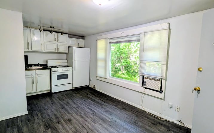 Pictures of Multifamily property located at 1910 S Calhoun Street, Griffith, IN 46319 for sales - image #1