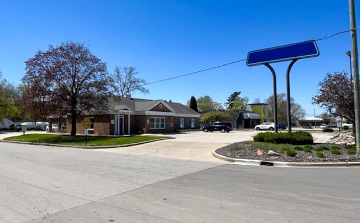 Pictures of Retail property located at 2133 East Apple Avenue, Muskegon, MI 49442 for sales - image #1