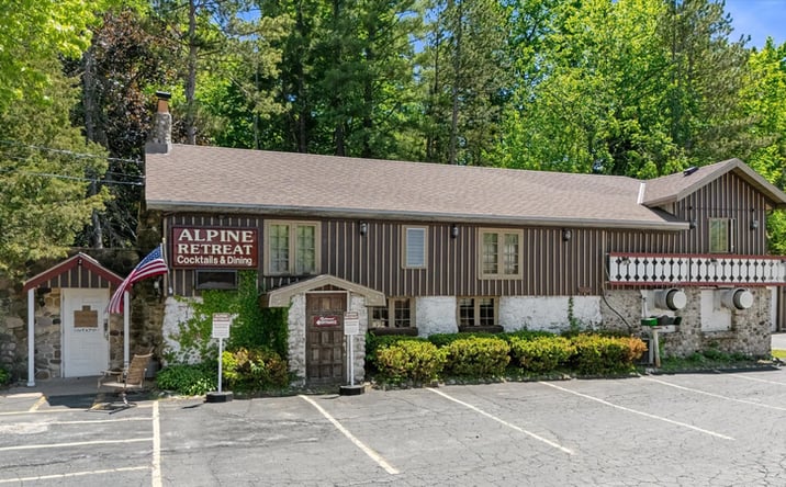 Pictures of Retail, Mixed Use property located at 1380 Friess Lake Rd, Hubertus, WI 53033 for sales - image #1