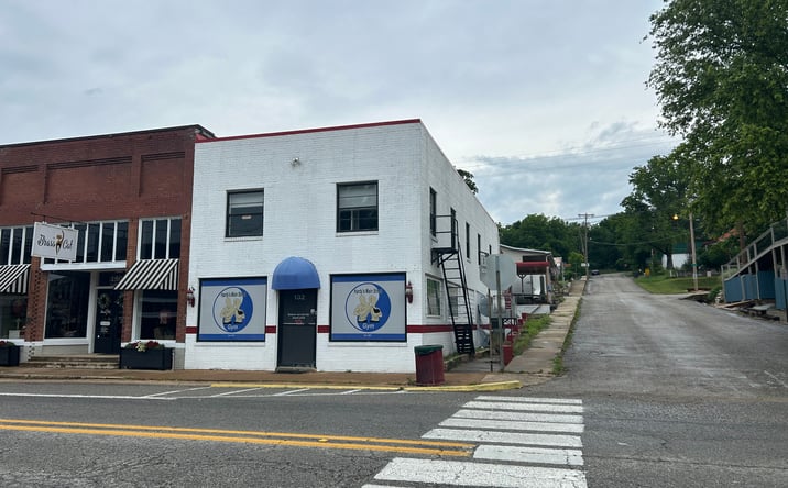 Pictures of Retail, Office, Mixed Use property located at 132 East Main Street, Hardy, AR 72542 for sales - image #1