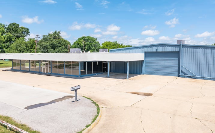 Pictures of Retail property located at 1511 W BROADWAY ST, ARDMORE, OK 73401-2841 for sales - image #1