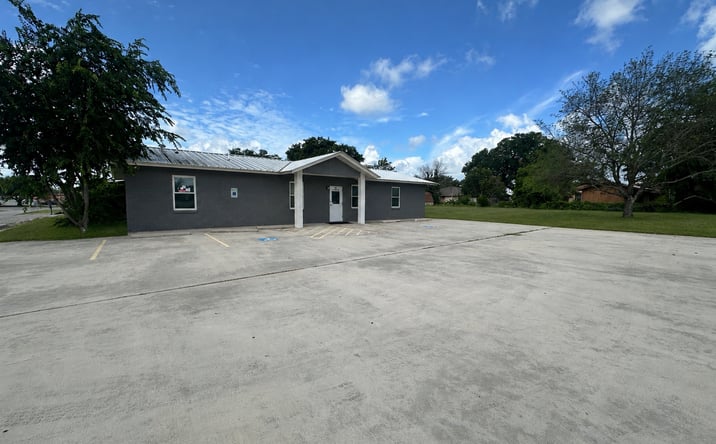 Pictures of Office property located at 200 West College Avenue, Devine, TX 78016 for sales - image #1