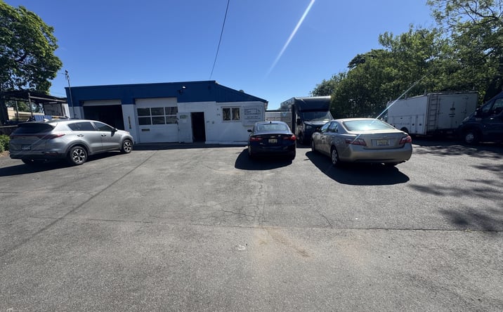 Pictures of Retail property located at 275 Front Avenue, West Haven, CT 06516-2015 for sales - image #1