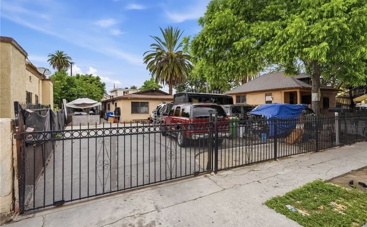 Pictures of Multifamily property located at 1139 E 42nd, Los Angeles, CA 90011 for sales - image #1