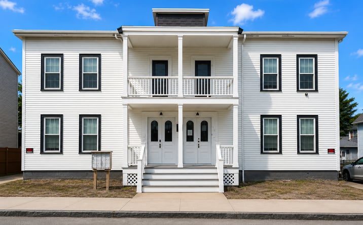 389 Lake Avenue in Manchester, NH 03103