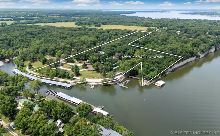 Pictures of Special Purpose, Hospitality, Mobile Home Park property located at 63251 E 256 Road, Grove, OK 74344 for sales - image #1