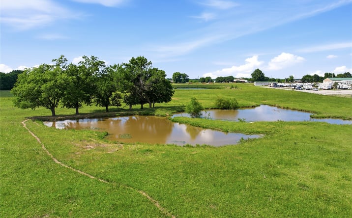 Pictures of Land property located at 25 W 62 Highway, Morris, OK 74445 for sales - image #1