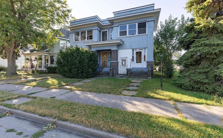 Pictures of Multifamily property located at 513 6TH Avenue S, Clinton, IA 52732 for sales - image #1