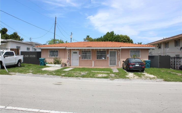 Pictures of Multifamily property located at 1040 NW 23rd Ct, Miami, FL 33125 for sales - image #1