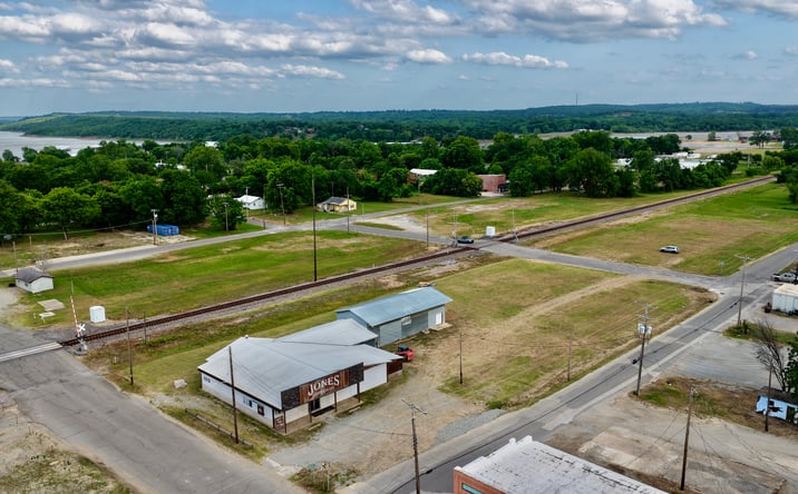 Pictures of Retail property located at 15 Foley Avenue, Eufaula, OK 74432 for sales - image #1