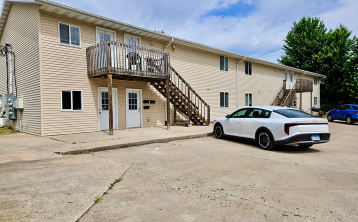 Pictures of Multifamily property located at 605 W ORCHARD ST, MACOMB, IL 61455 for sales - image #1