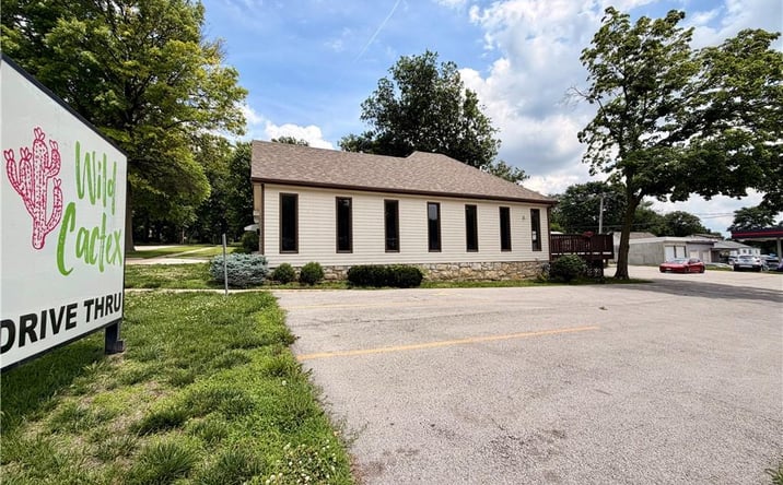 Pictures of Retail property located at 323 Elm Street, Leavenworth, KS 66048 for sales - image #1