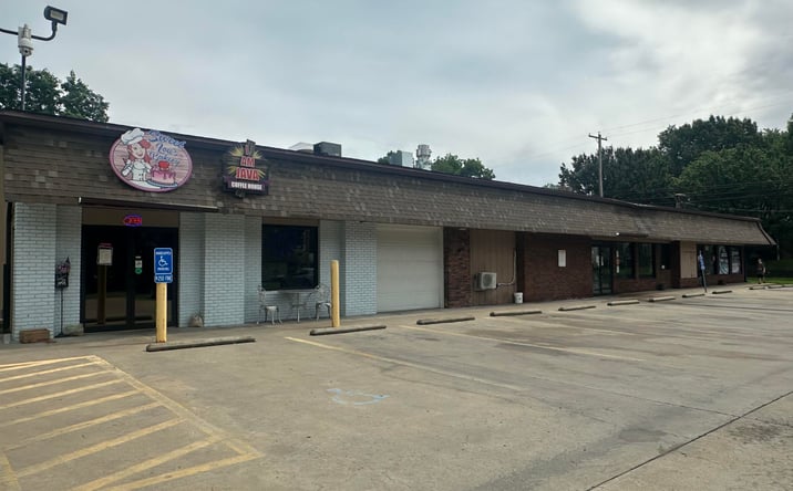 Pictures of Retail property located at 715 N 14TH Street, Murphysboro, IL 62966 for sales - image #1