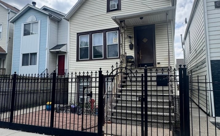 Pictures of Multifamily property located at 1638 N Campbell Avenue, Chicago, IL 60647 for sales - image #1