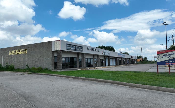 image of property at 12430 HWY 3 Webster TX 77598-1509
