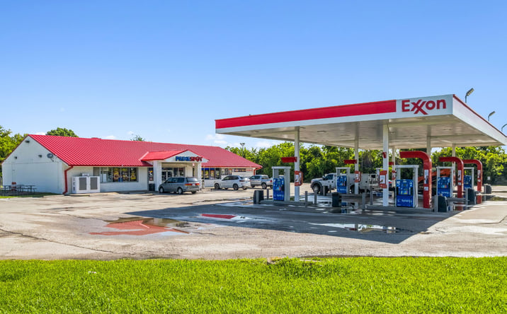 Pictures of Retail property located at 13625 Interstate 10 E, Baytown, TX 77523 for sales - image #1