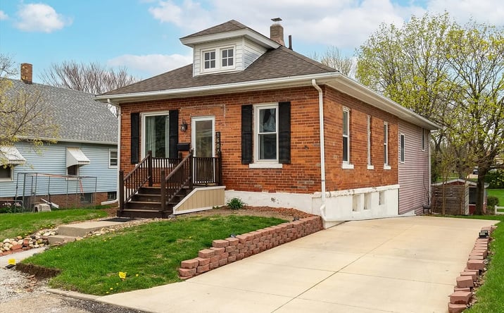 Pictures of Hospitality property located at 1604 Sobieski Street, La Salle, IL 61301 for sales - image #1