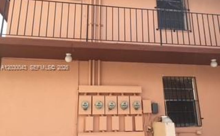 Pictures of Multifamily property located at 934 SW 3rd St, Miami, FL 33130 for sales - image #1