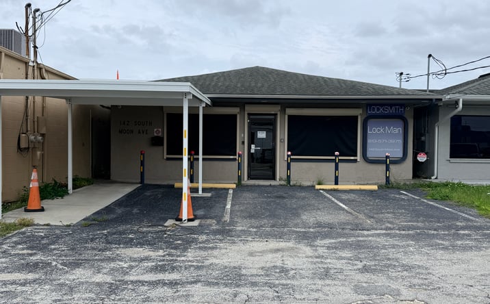 Pictures of Retail property located at 142 South Moon Avenue, Brandon, FL 33511 for sales - image #1