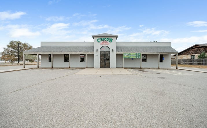 Pictures of Retail property located at 4407 W MAPLE ST, WICHITA, KS 67209-2515 for sales - image #1