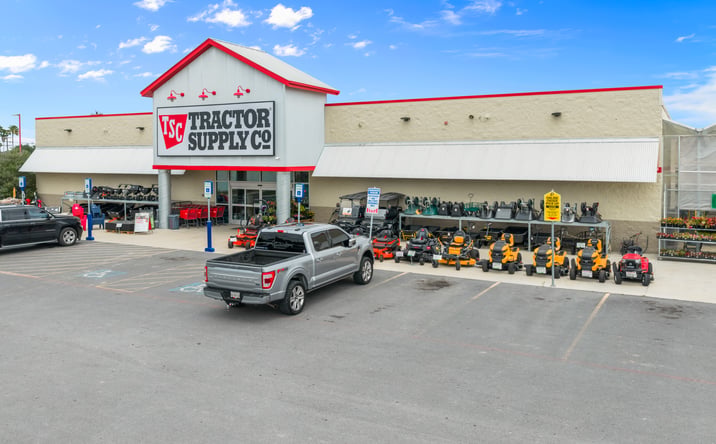 Pictures of Retail property located at 6823 S. Cage Blvd., Pharr, TX 85234 for sales - image #1