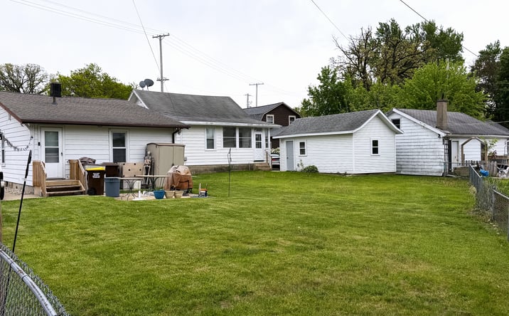 Pictures of Retail, Multifamily property located at 914 Blackhawk Boulevard, South Beloit, IL 61080 for sales - image #1
